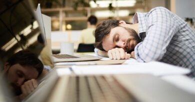 What are the symptoms of fatigue in machine operators and drivers