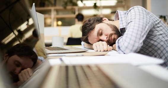 What are the symptoms of fatigue in machine operators and drivers