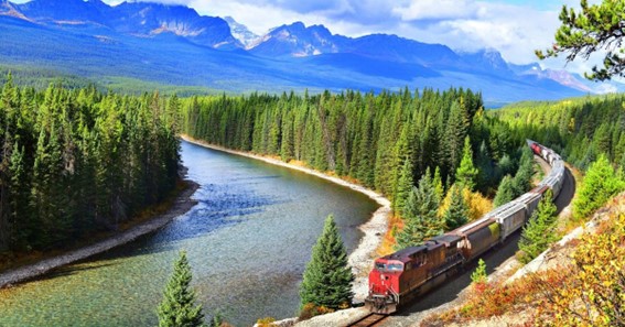 train qui fait le tour du canada