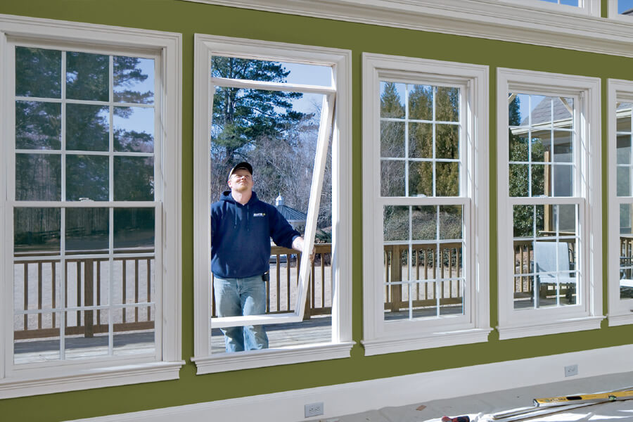 Does Universal Windows Direct Of Syracuse Offer Free Estimates?