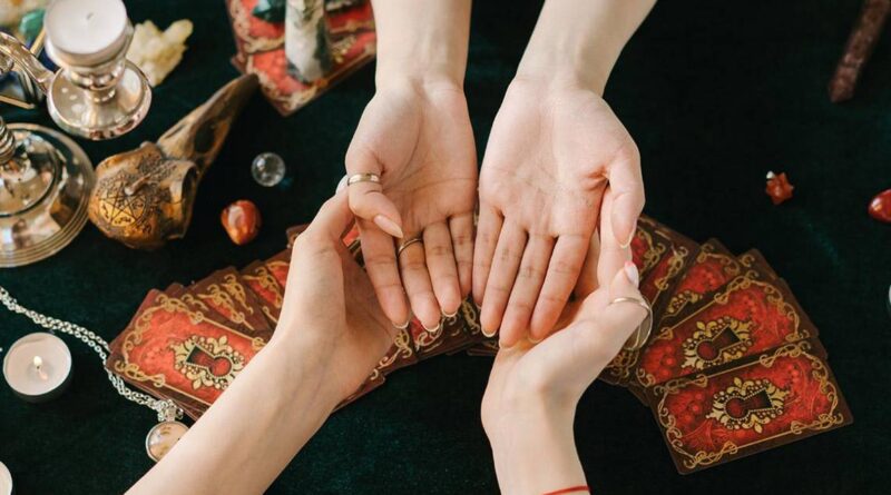 The Pros and Cons of Online Psychic Reading 