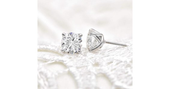 How Do Diamond Stud Earrings Add Glamour to Any Look