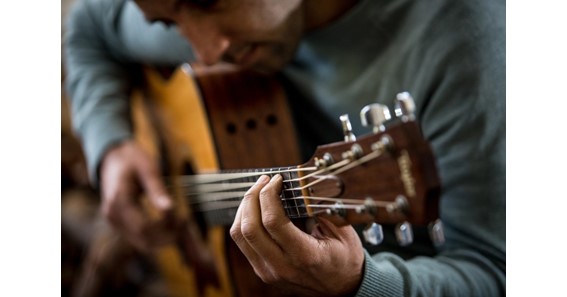 Key Factors to Consider When Selecting a Guitar for Beginners